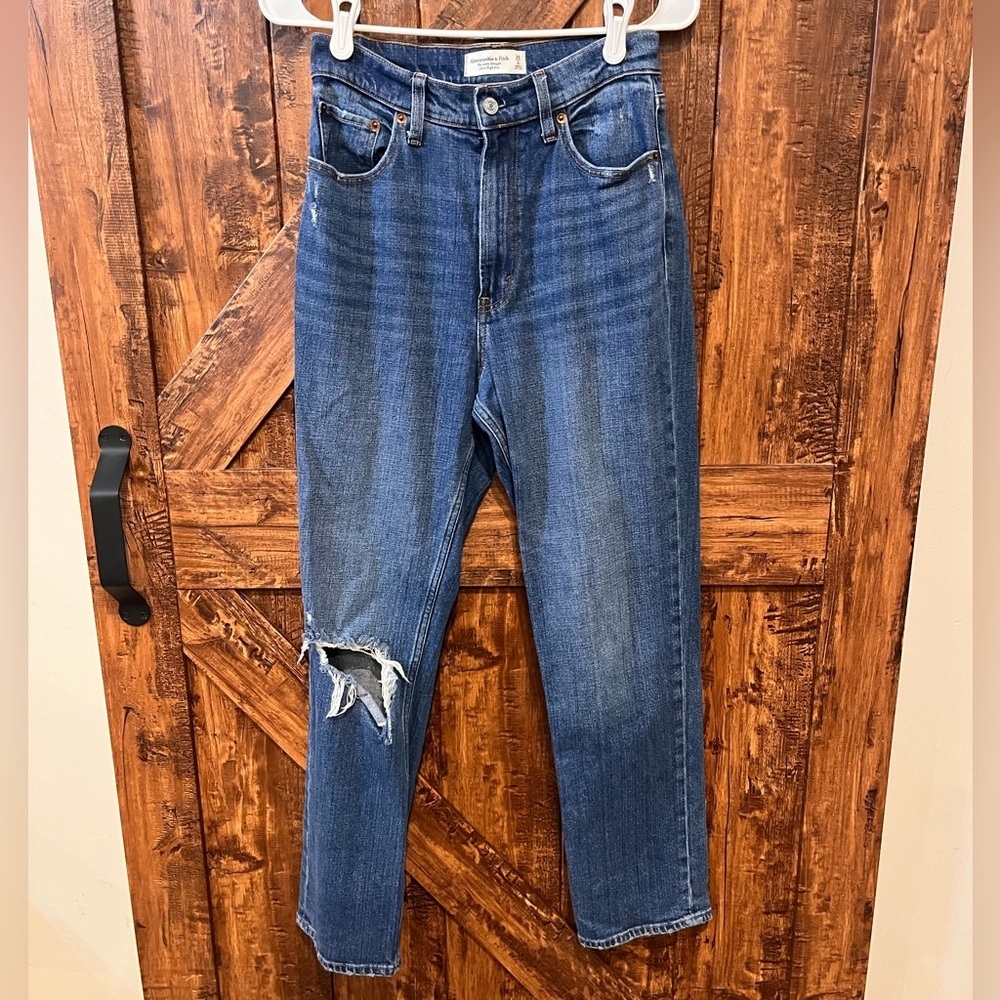 Abercrombie and fitch Womens distressed curve love the ankle straight high rise‎
